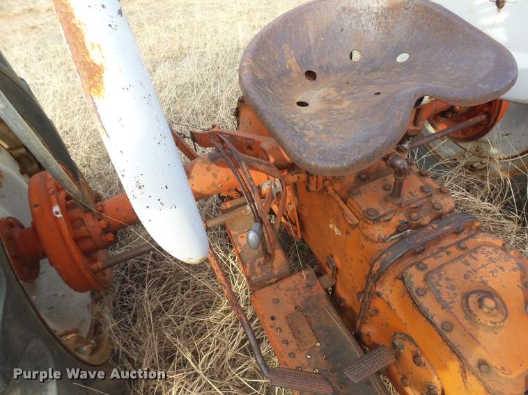 image for item DE9512 Ford 801 tractor