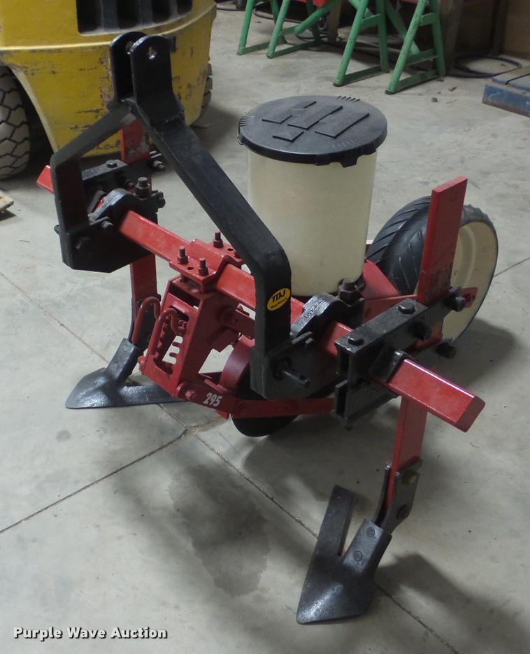 image for item DF9210 International 295 planter