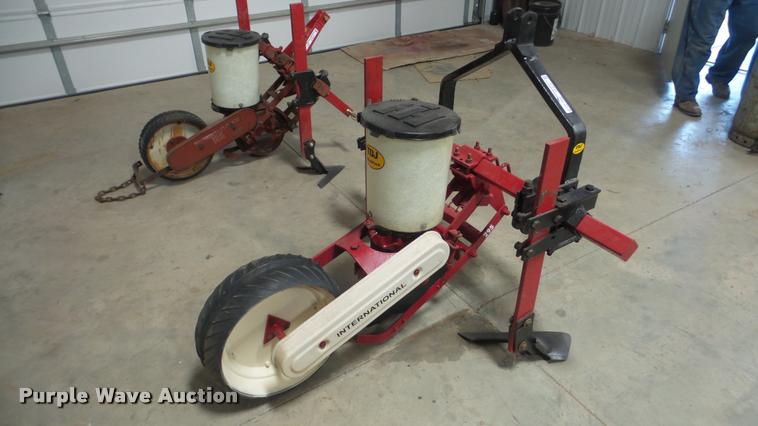 image for item DF9210 International 295 planter