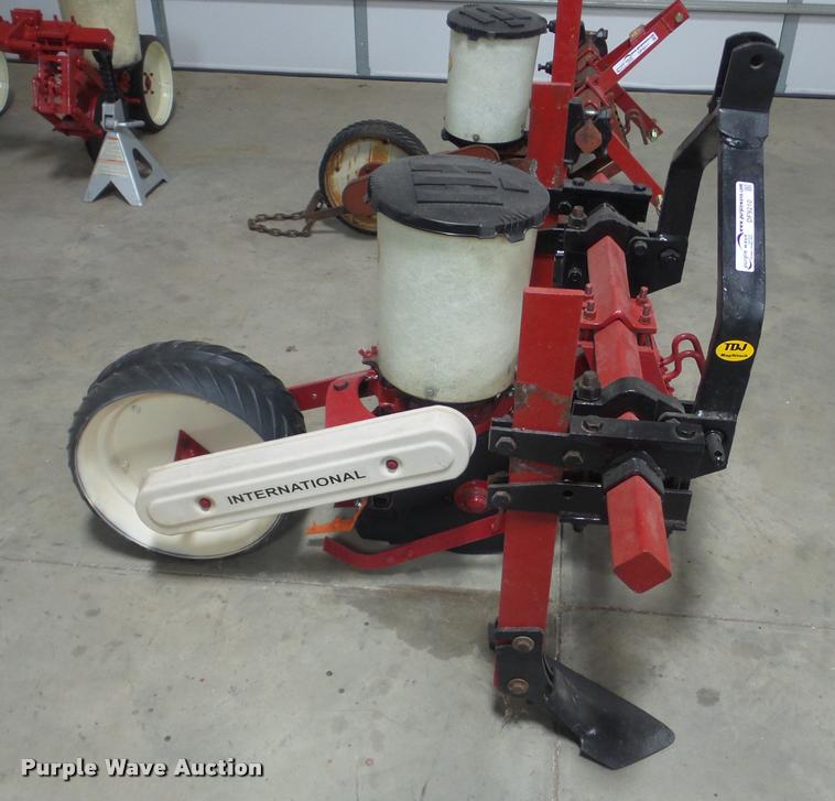 image for item DF9210 International 295 planter