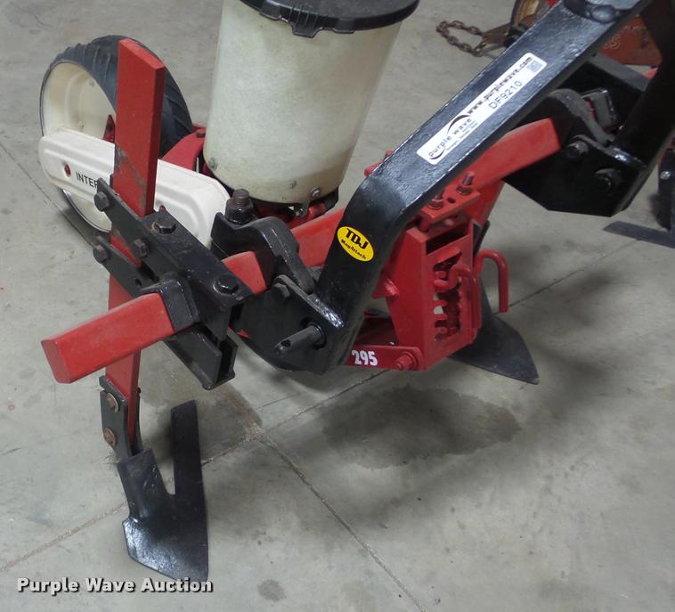image for item DF9210 International 295 planter