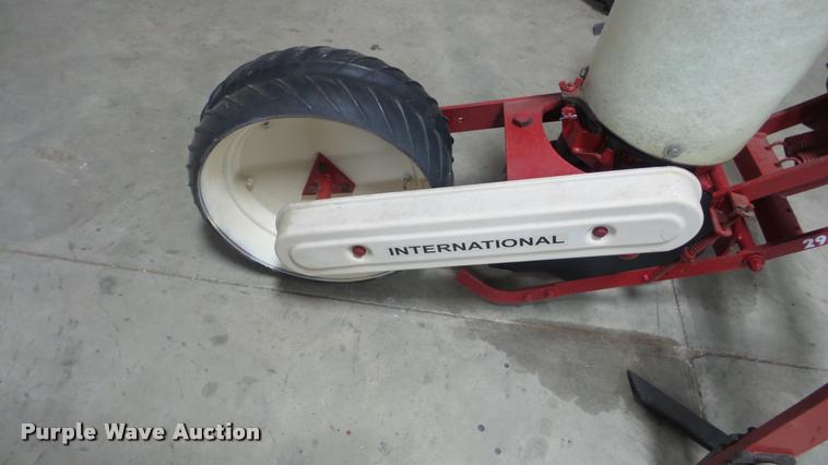 image for item DF9210 International 295 planter