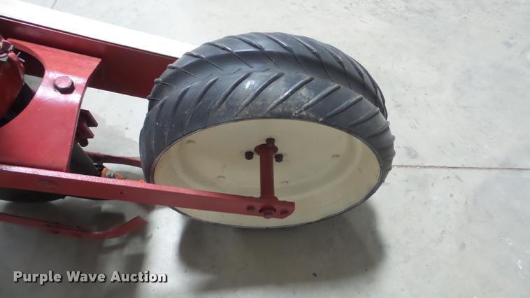 image for item DF9210 International 295 planter