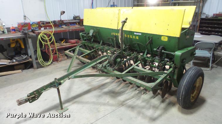 image for item DF9212 John Deere FB8 grain drill