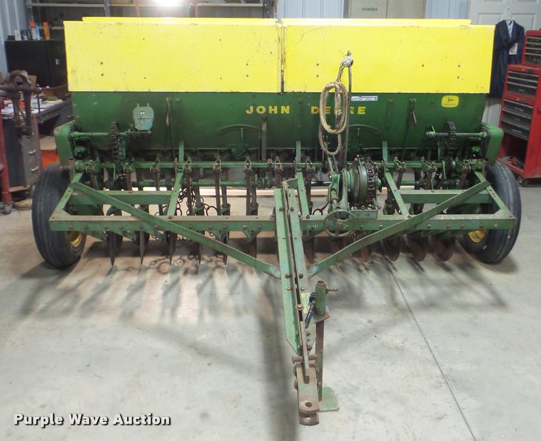 image for item DF9212 John Deere FB8 grain drill