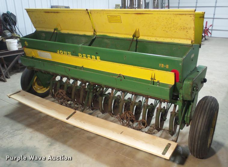 image for item DF9212 John Deere FB8 grain drill