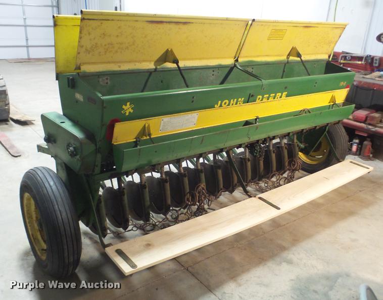 image for item DF9212 John Deere FB8 grain drill