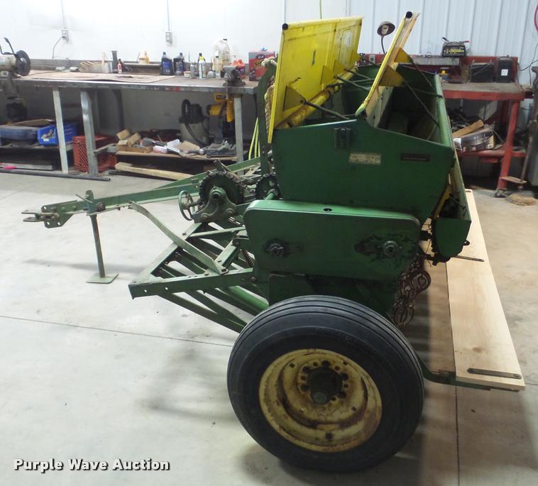 image for item DF9212 John Deere FB8 grain drill