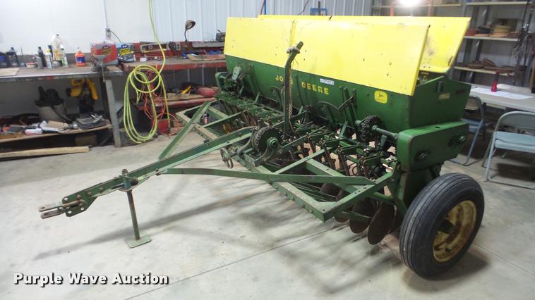 image for item DF9212 John Deere FB8 grain drill