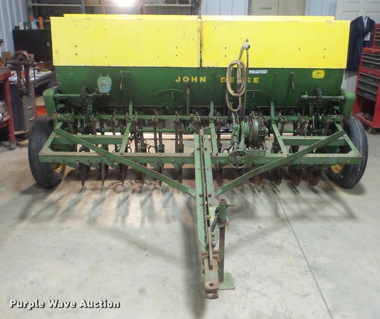 image for item DF9212 John Deere FB8 grain drill