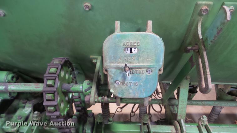 image for item DF9212 John Deere FB8 grain drill