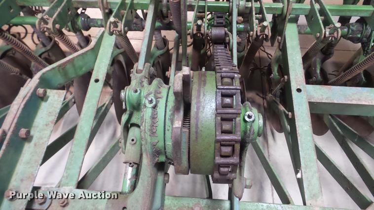 image for item DF9212 John Deere FB8 grain drill