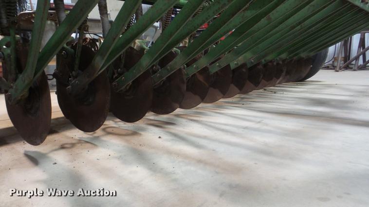 image for item DF9212 John Deere FB8 grain drill