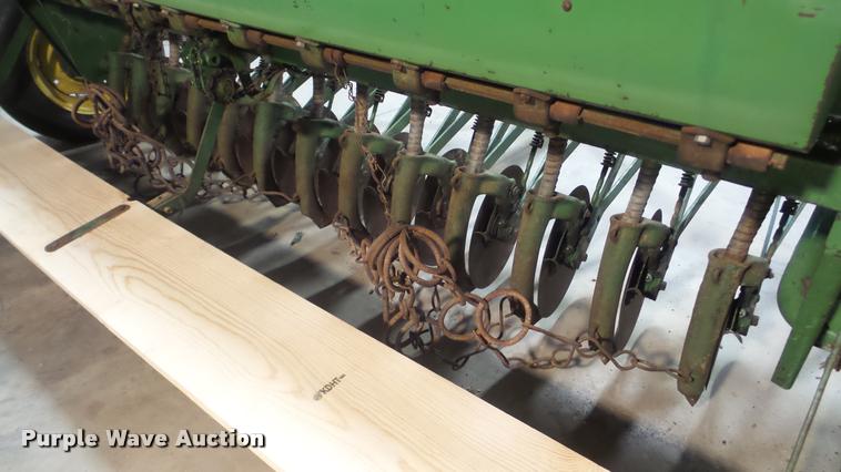 image for item DF9212 John Deere FB8 grain drill