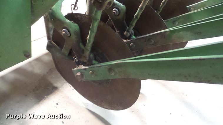 image for item DF9212 John Deere FB8 grain drill