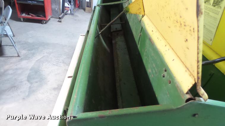 image for item DF9212 John Deere FB8 grain drill