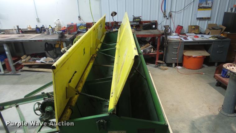 image for item DF9212 John Deere FB8 grain drill