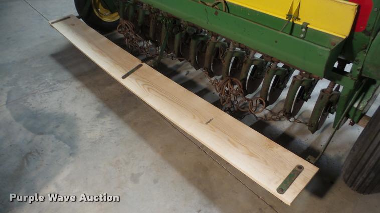 image for item DF9212 John Deere FB8 grain drill