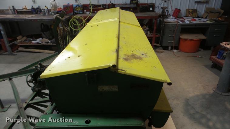 image for item DF9212 John Deere FB8 grain drill