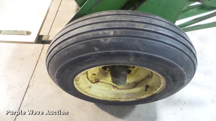 image for item DF9212 John Deere FB8 grain drill
