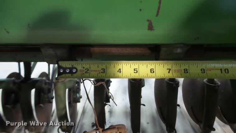 image for item DF9212 John Deere FB8 grain drill