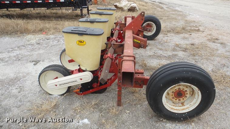 image for item DF9213 International 295 planter