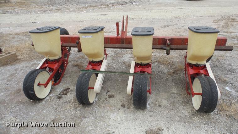 image for item DF9213 International 295 planter