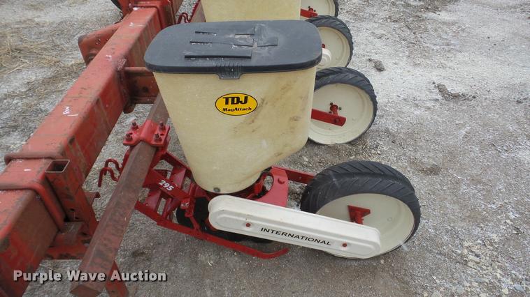 image for item DF9213 International 295 planter