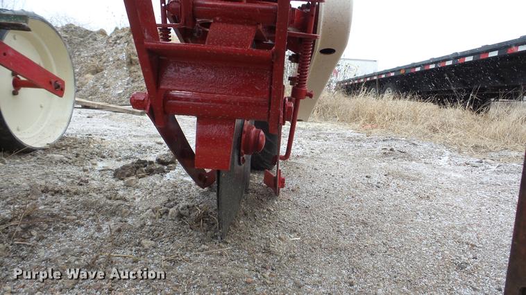 image for item DF9213 International 295 planter