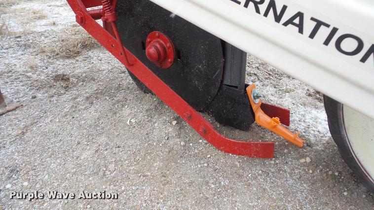 image for item DF9213 International 295 planter