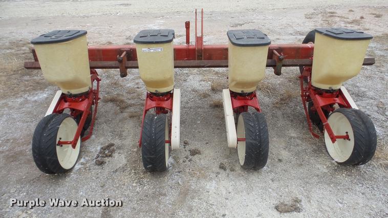 image for item DF9213 International 295 planter