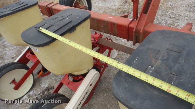 image for item DF9213 International 295 planter