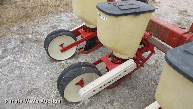 image for item DF9213 International 295 planter