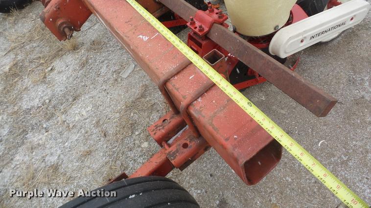 image for item DF9213 International 295 planter