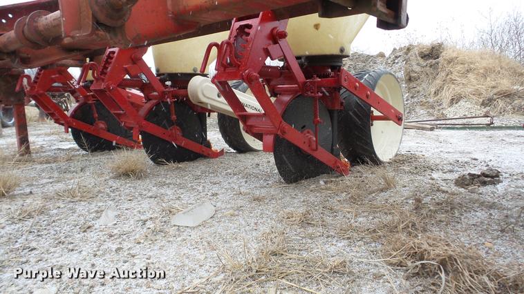 image for item DF9213 International 295 planter