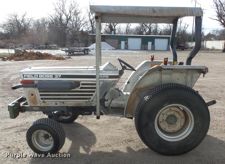 image for item DF9216 White Field Boss 37 tractor
