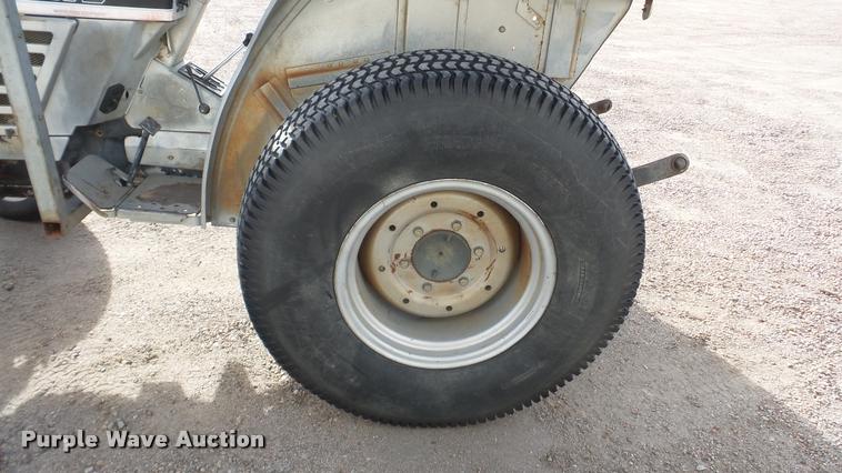 image for item DF9216 White Field Boss 37 tractor