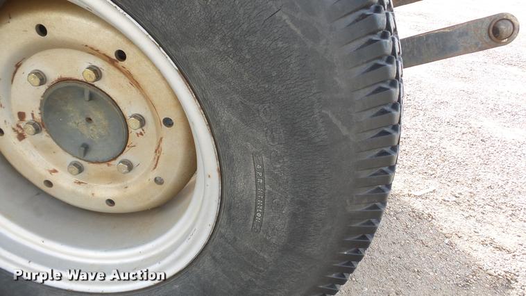 image for item DF9216 White Field Boss 37 tractor