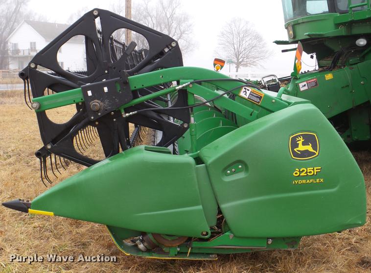 image for item F1007 2004 John Deere 625F flex head