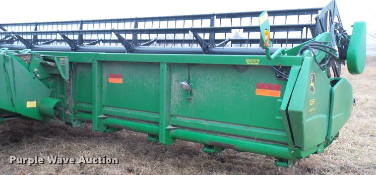 image for item F1007 2004 John Deere 625F flex head