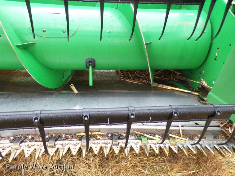 image for item F1007 2004 John Deere 625F flex head