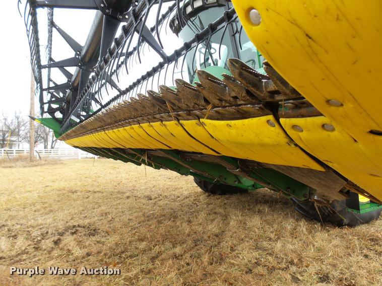 image for item F1007 2004 John Deere 625F flex head