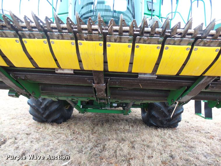 image for item F1007 2004 John Deere 625F flex head