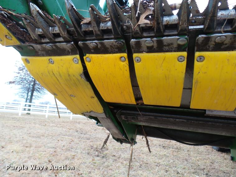 image for item F1007 2004 John Deere 625F flex head