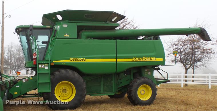 image for item F1008 2004 John Deere 9560 STS combine