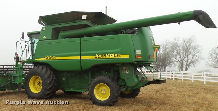 image for item F1008 2004 John Deere 9560 STS combine