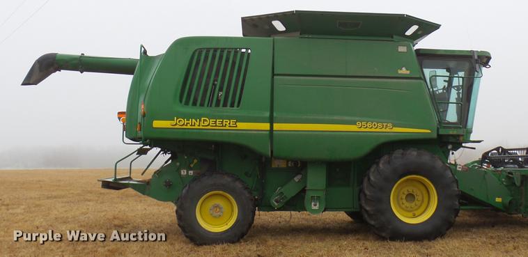 image for item F1008 2004 John Deere 9560 STS combine