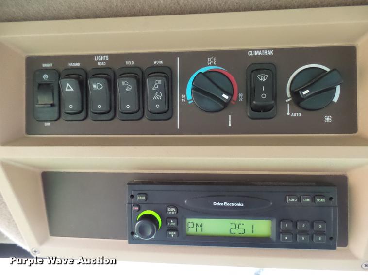 image for item F1008 2004 John Deere 9560 STS combine