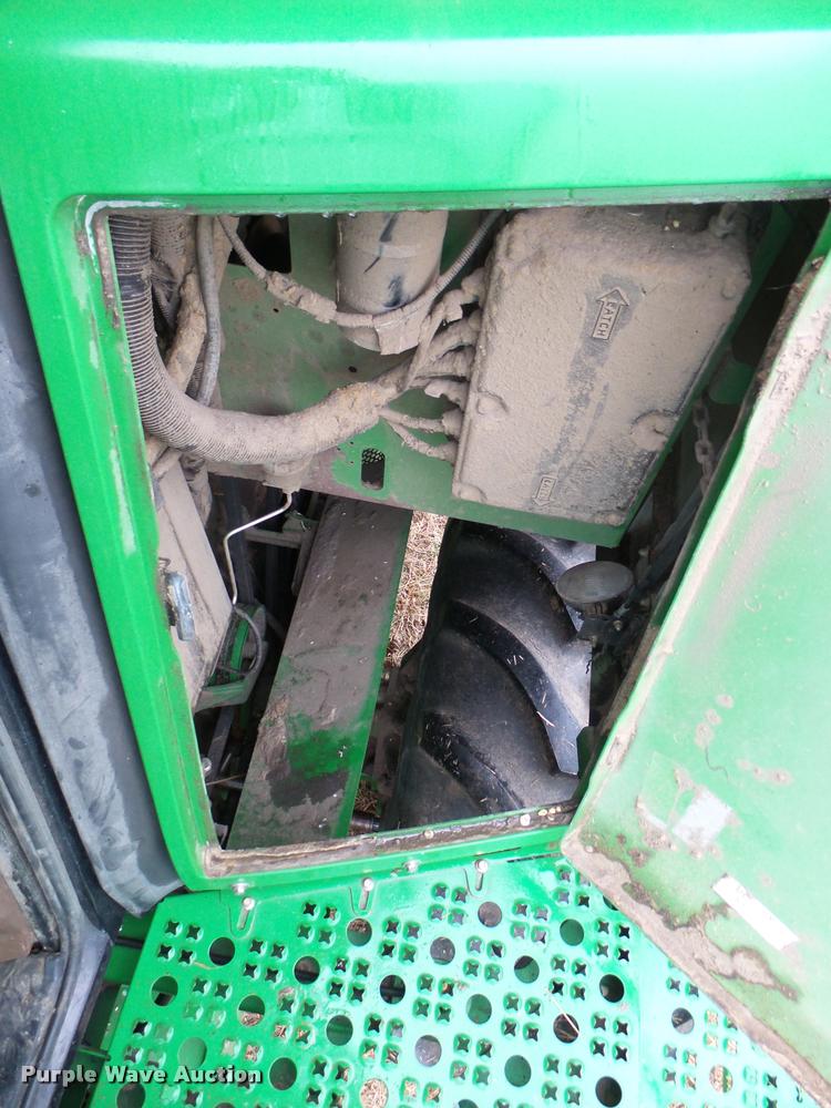 image for item F1008 2004 John Deere 9560 STS combine
