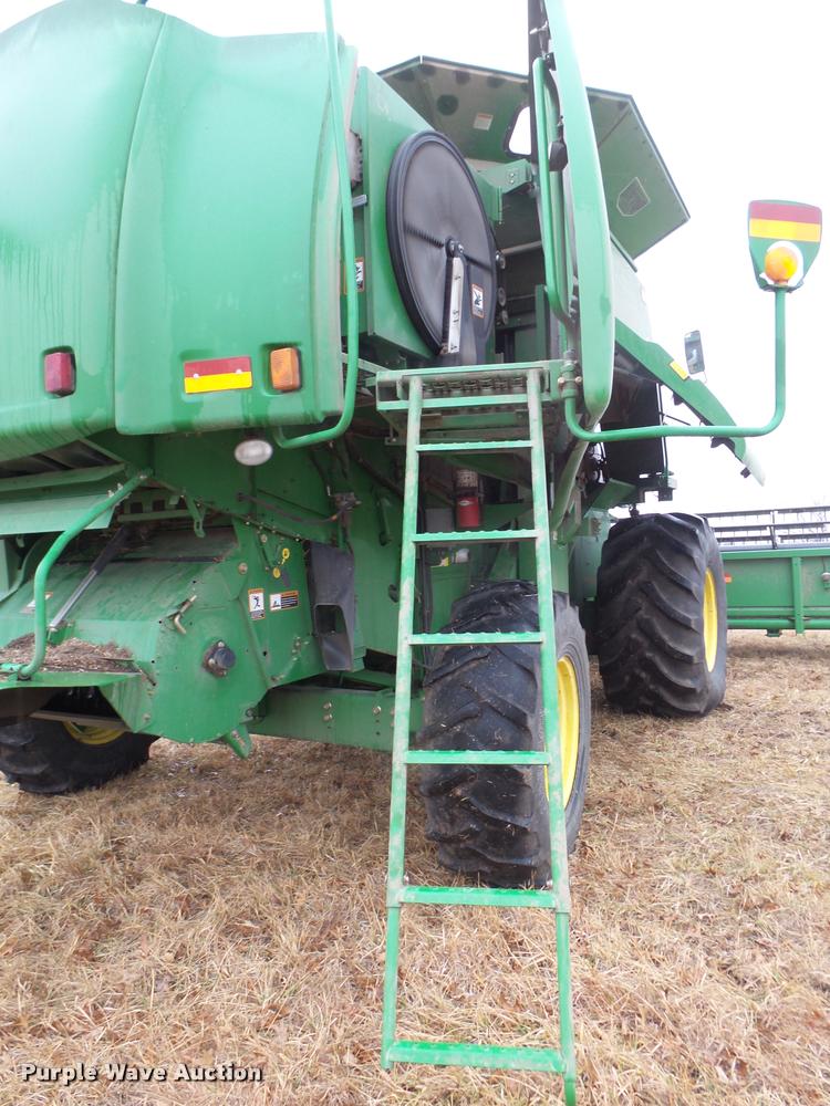 image for item F1008 2004 John Deere 9560 STS combine